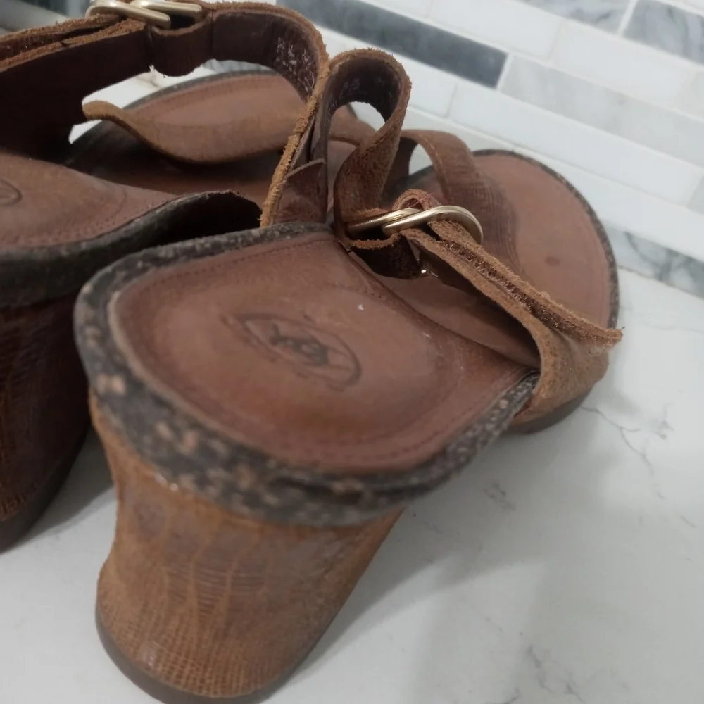 Ariat 20983 Woman's brown Leather Reptile Strappy thong toe wedge sandals 8